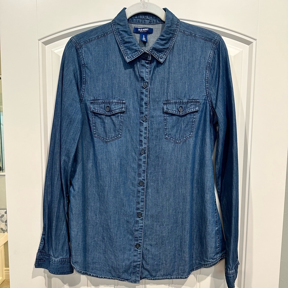 Old Navy Chambray Long Sleeve Button-down Shirt